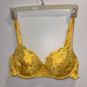 Y2K 2003 Victoria's Secret Yellow Sunny Lace Wired Bra